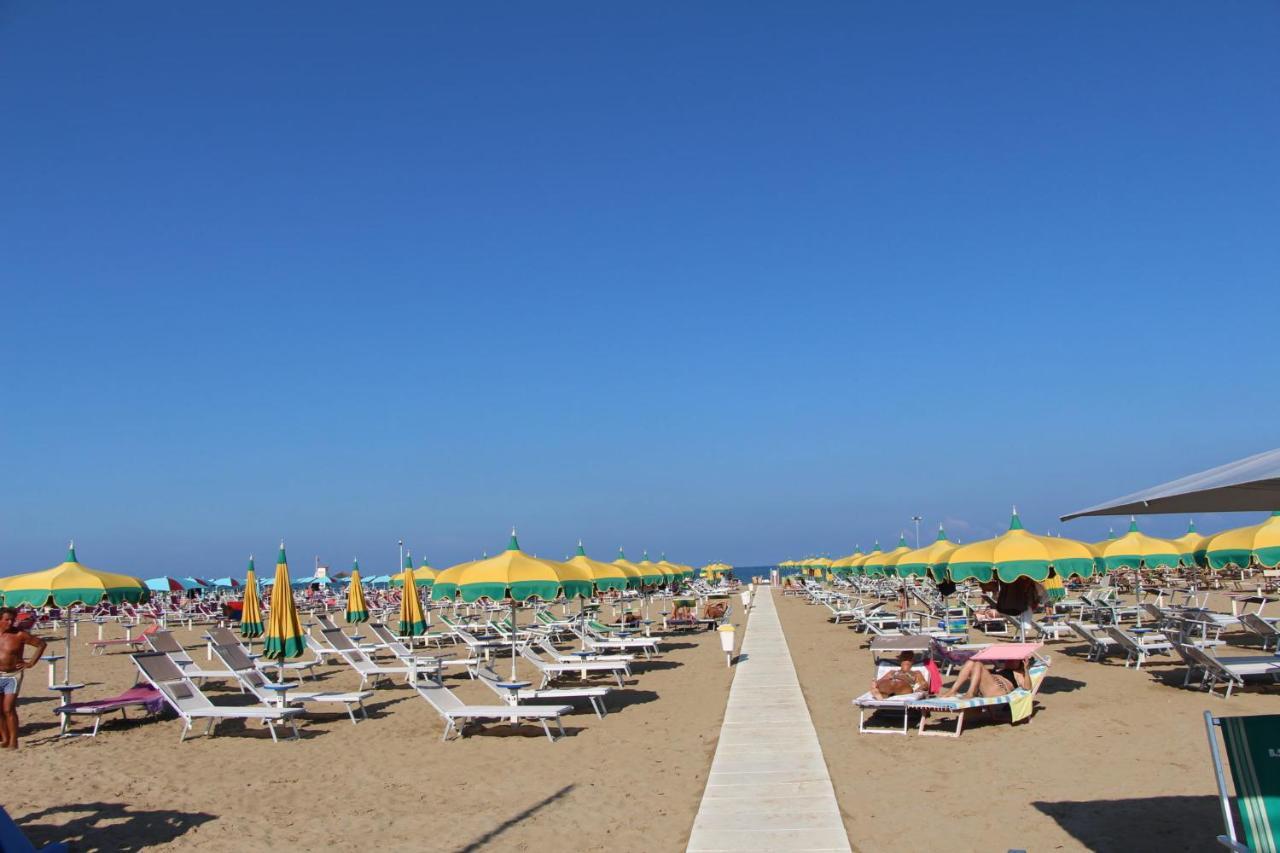 Hotel Petrarca Rimini Exterior foto